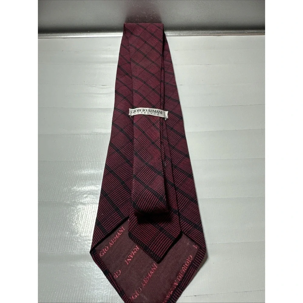 GIORGIO ARMANI MEN'S 100% SILK TIE MADE IN ITALY  STRIPED